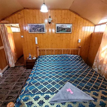 Tashkand Houseboat Srinagar  Exterior photo