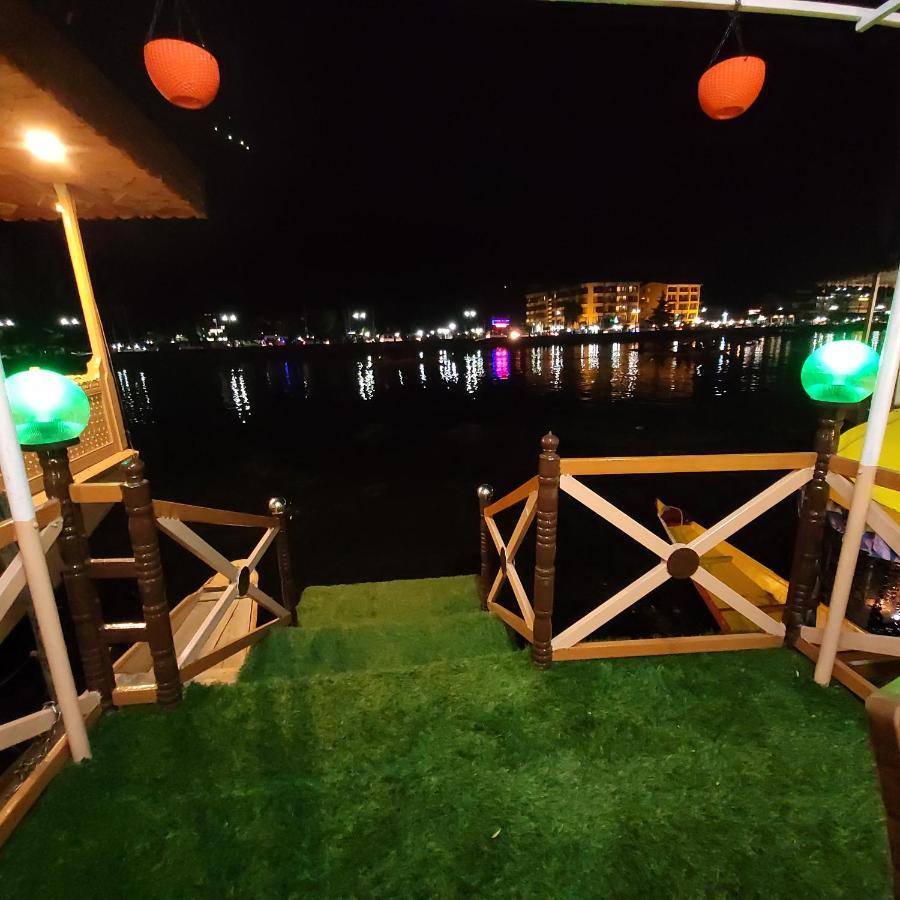 Tashkand Houseboat Srinagar  Exterior photo