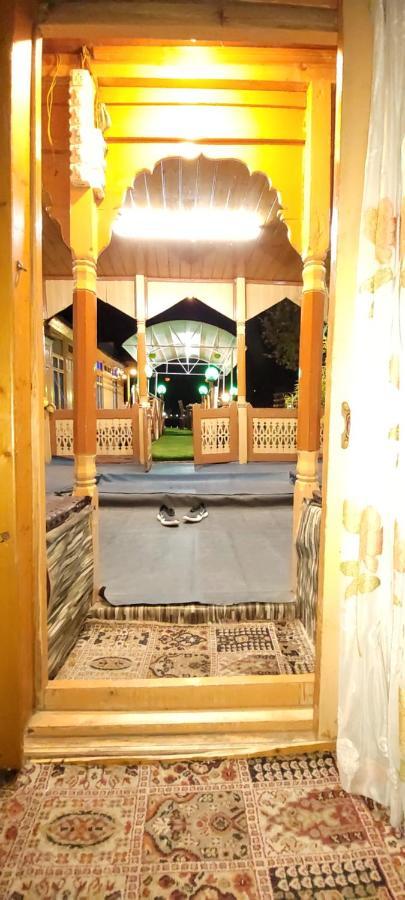 Tashkand Houseboat Srinagar  Exterior photo