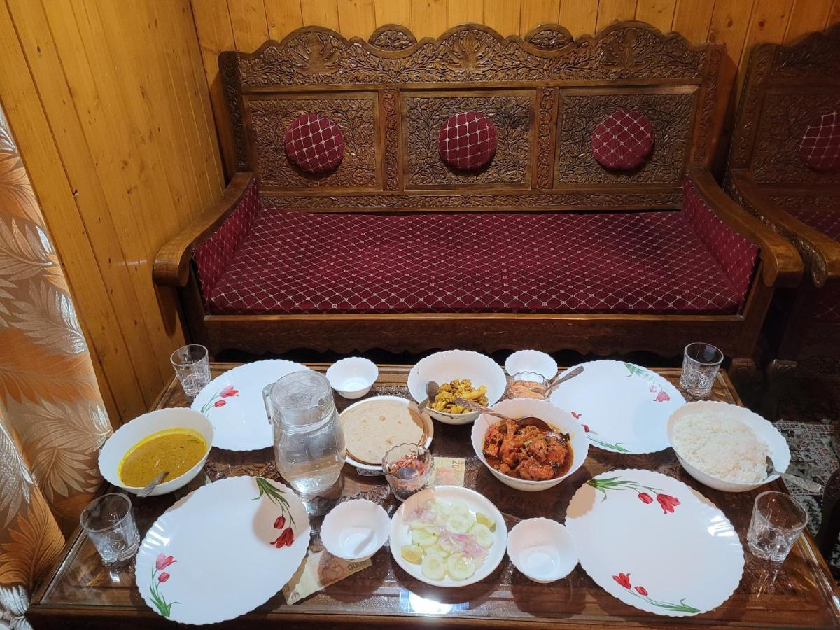 Tashkand Houseboat Srinagar  Exterior photo
