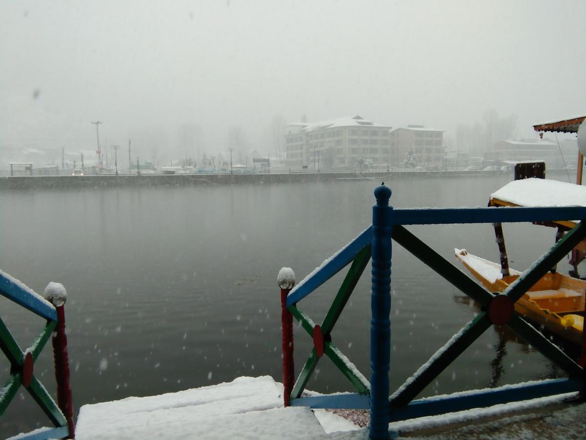 Tashkand Houseboat Srinagar  Exterior photo